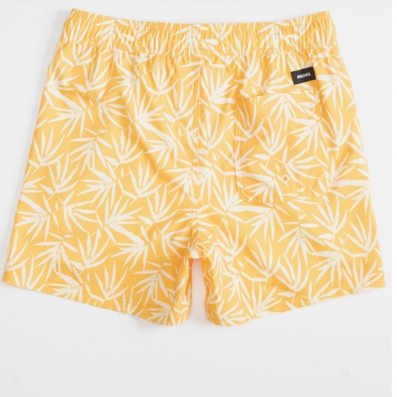 RSQ Flora Swim Shorts. Elastic waistband with interior drawstring. - Picture 3 of 7